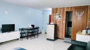 TV a/nebo společenská místnost v ubytování Nesto Condo at Muangthong
