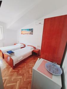 Posteľ alebo postele v izbe v ubytovaní Guesthouse Varnica