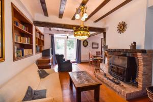 Galeriebild der Unterkunft Casona con gran jardín in Camargo