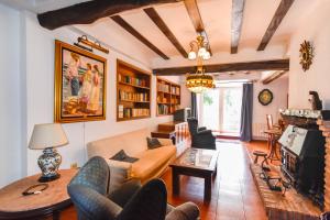 Galeriebild der Unterkunft Casona con gran jardín in Camargo