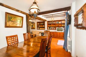 Galeriebild der Unterkunft Casona con gran jardín in Camargo
