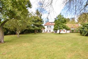 Galeriebild der Unterkunft Casona con gran jardín in Camargo
