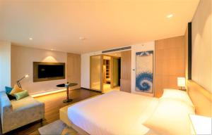 Courtyard by Marriott Vadodara客房内的一张或多张床位