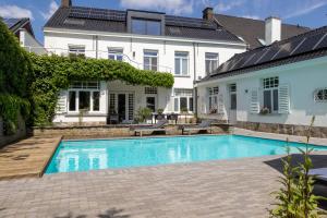 Bazén v ubytování B&B Tannerie nebo v jeho okolí
