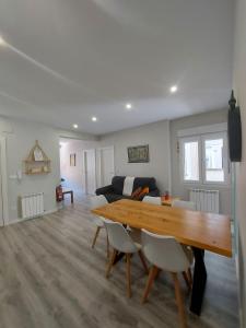 TV a/nebo společenská místnost v ubytování Precioso Piso Céntrico en Gijón- VUT 3958
