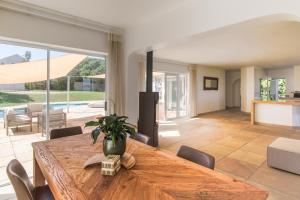 Posezení v ubytování Ocean Villa - Pool & Fireplace