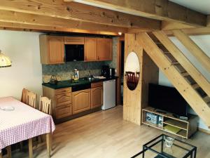 Kuchyň nebo kuchyňský kout v ubytování Alpen Chalet