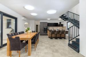 a dining room and kitchen with a table and chairs at Villa 9 in Marčana