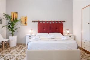 A bed or beds in a room at Villa Crigiada Luxury Pool Még 22 kép