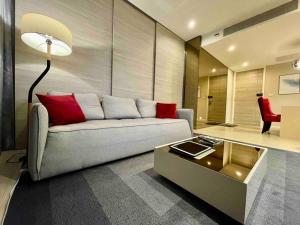 Posezení v ubytování Luxurious in Prime Area Bangkok (PickupService)