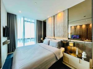 Postel nebo postele na pokoji v ubytování Luxurious in Prime Area Bangkok (PickupService)