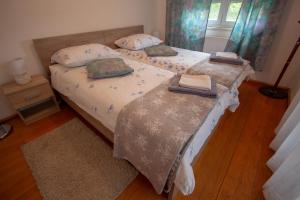 Postel nebo postele na pokoji v ubytování Haus Viktoria near Banja Luka