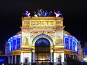 a building lit up in blue at night w obiekcie Suite in Center w mieście Palermo