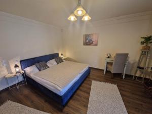 Postel nebo postele na pokoji v ubytování Jókai Apartment