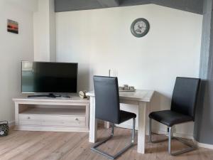 Μια τηλεόραση ή/και κέντρο ψυχαγωγίας στο Apartment Boddenkieker
