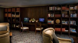Perpustakaan di hotel