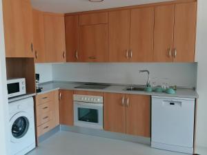 Kuchnia lub aneks kuchenny w obiekcie Campoamor Seaview