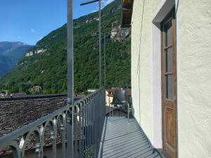 Balkon atau teras di Casa Coerente Cavergno single room 1
