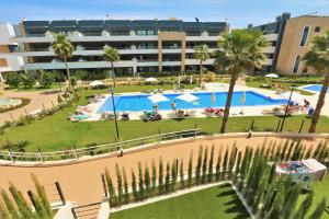Basen w obiekcie Luxurious apartment in Flamenca Village with pool view VDE-095 lub w pobliżu