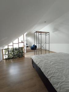 Ένα ή περισσότερα κρεβάτια σε δωμάτιο στο La Villa les pieds dans leau +46 φωτογραφίες