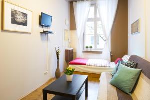 Telewizja i/lub zestaw kina domowego w obiekcie Apartamenty i Studia HERBARIUM