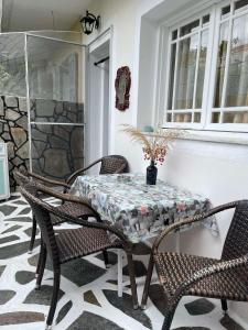 A seating area at Anesa House