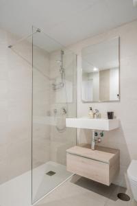 Salle de bains dans l'établissement Modern two bedroom apartment