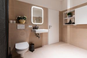 Kúpeľňa v ubytovaní Stylish apartment next to Schwedenplatz + 18 fotografií