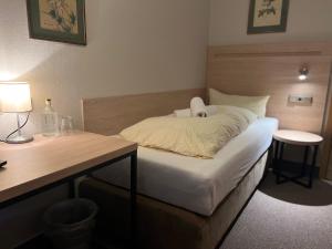 a bedroom with a bed and a desk with a lamp at Altes Sudhaus in Aschaffenburg