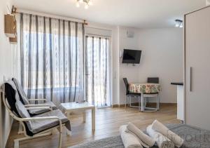 Televízia a/alebo spoločenská miestnosť v ubytovaní Inftour President 3 Apartamento