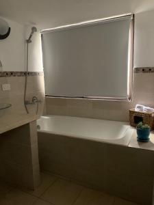 Ett badrum på Hotel Porton de Granada