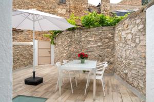 Patio alebo iná vonkajšia časť ubytovania Alta House Apartments 3 Calas