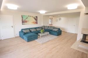 Posezení v ubytování Palmowe Wzgórze Skoszewo - Luksusowe Apartamenty