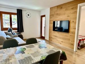 Televízia a/alebo spoločenská miestnosť v ubytovaní D'Hérens apartment