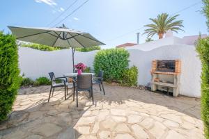 A garden outside Vistamar 4