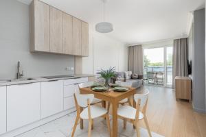 Kuchyňa alebo kuchynka v ubytovaní Green Square Apartments Świnoujście by Noclegi Renters