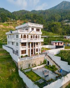 Gallery image of The White House Villa 8 bedroom with Swimming Pool in Kathmandu