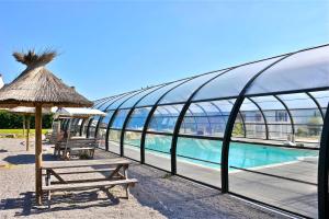 Πισίνα στο ή κοντά στο Camping Le Clairmarais