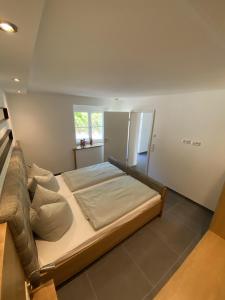 Un pat sau paturi într-o cameră la Gästehaus Wüpping 2