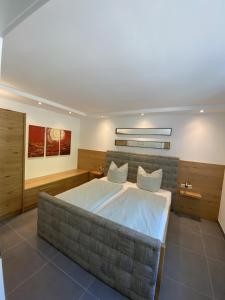 Un pat sau paturi într-o cameră la Gästehaus Wüpping 2