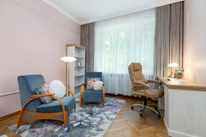 a room with two chairs and a desk and a window at Luxurious & Unique Apartment Mickiewicza Cracow by Renters Prestige in Krakow