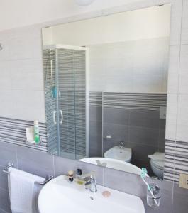 Bagno di Hotel Byron solo per giovani