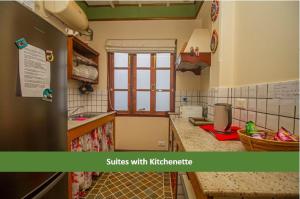 een keuken met een wastafel en een aanrecht bij Amritara 5 BHK Luxury Villa, Gangtok in Gangtok