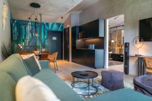 TV a/nebo společenská místnost v ubytování Lifesteil Aparthotel
