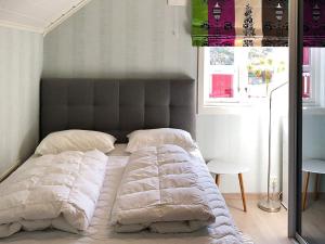 Katil atau katil-katil dalam bilik di Holiday home averøy III