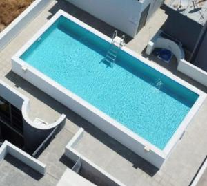 - une vue sur la grande piscine dans l'établissement Alex Residence, à Larnaka