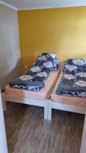 A bed or beds in a room at ALFA Szálláshely