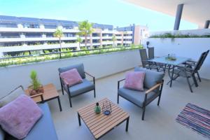 Balkón nebo terasa v ubytování Premium apartment @ Flamenca Village with pool view VDE-137