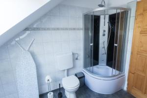A bathroom at Hi-Bp Garden city Batsanyi Apartment 3 Rooms, Apartment upstairs near the city train with FREE PARKING