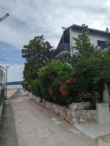 Φωτογραφία από το άλμπουμ του Ground floor 50m from Beach back entrance σε Srima